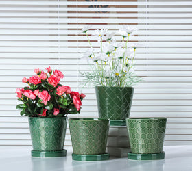 PATINA ceramic pot with tray catching excess moisture for clean surfaces.
