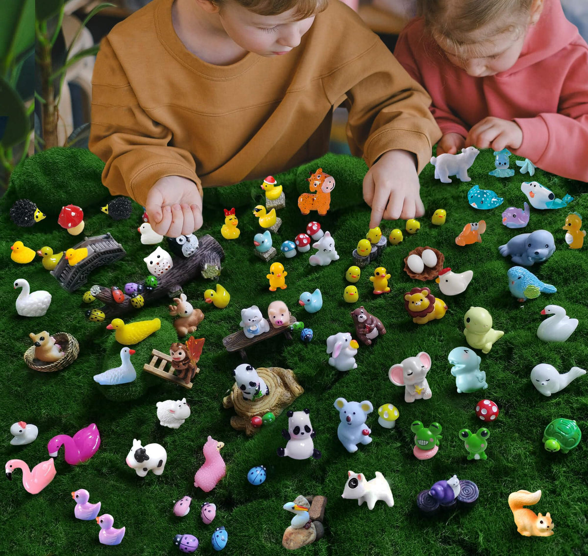 CasaTena mini resin animals set overview showing assorted figures.