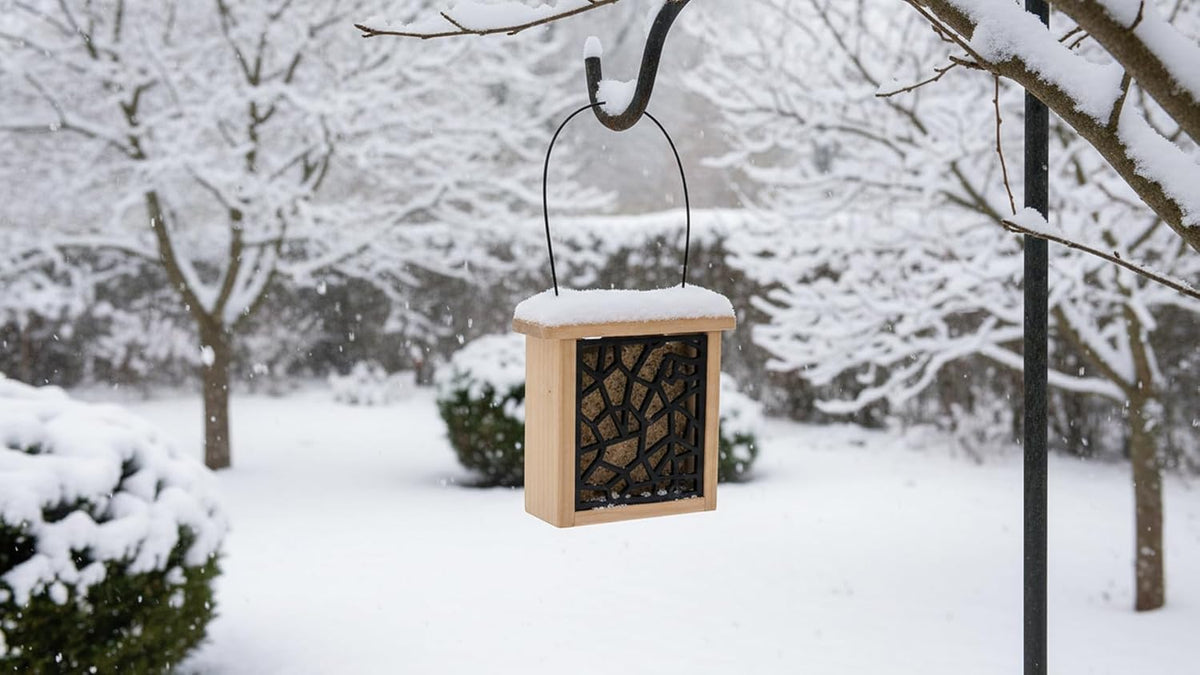 CEDAR ALPHA Suet Cake Feeder Kit included for additional feeding options.