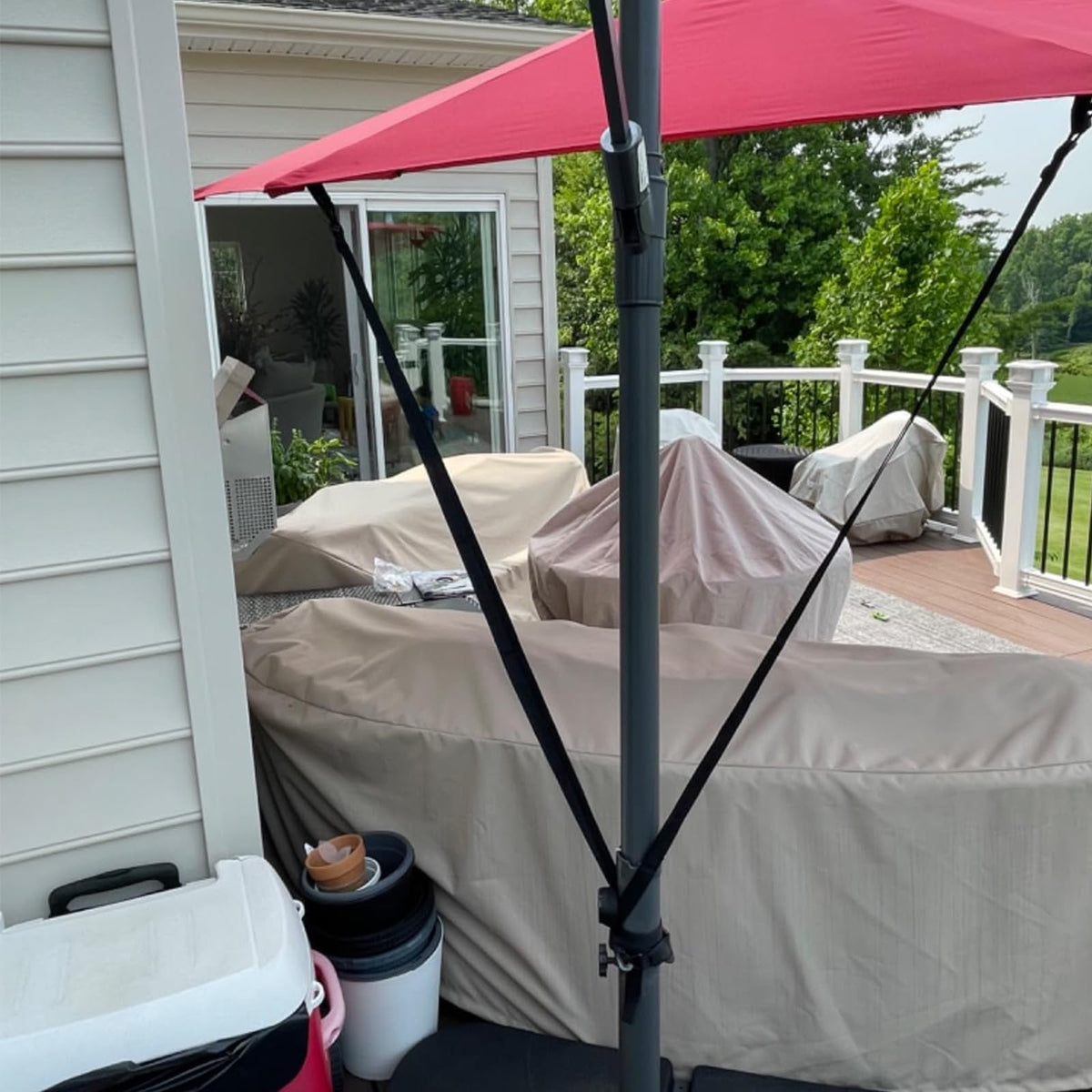 Celeyearnirs easy-installation design makes securing your umbrella quick and simple