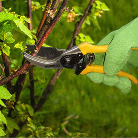 Centurion 1222 branch-cutting scene highlights strong, precise performance