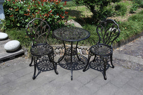 C/G Patio Casa table umbrella hole supports shade during meals