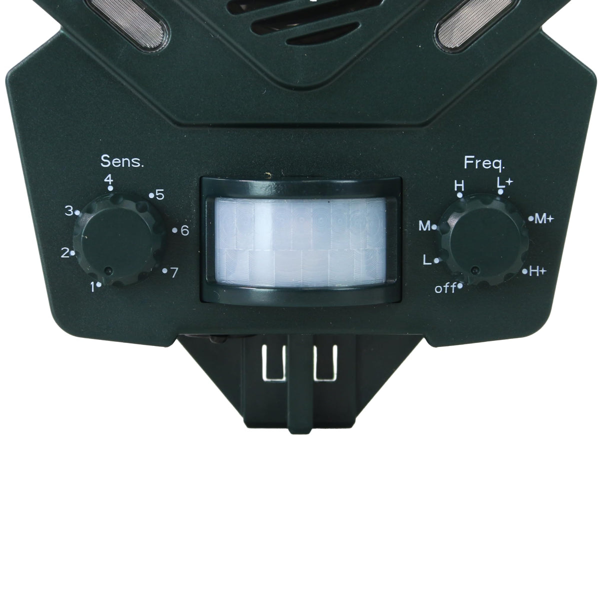 Chapin 76001 outdoor installation provides garden protection.