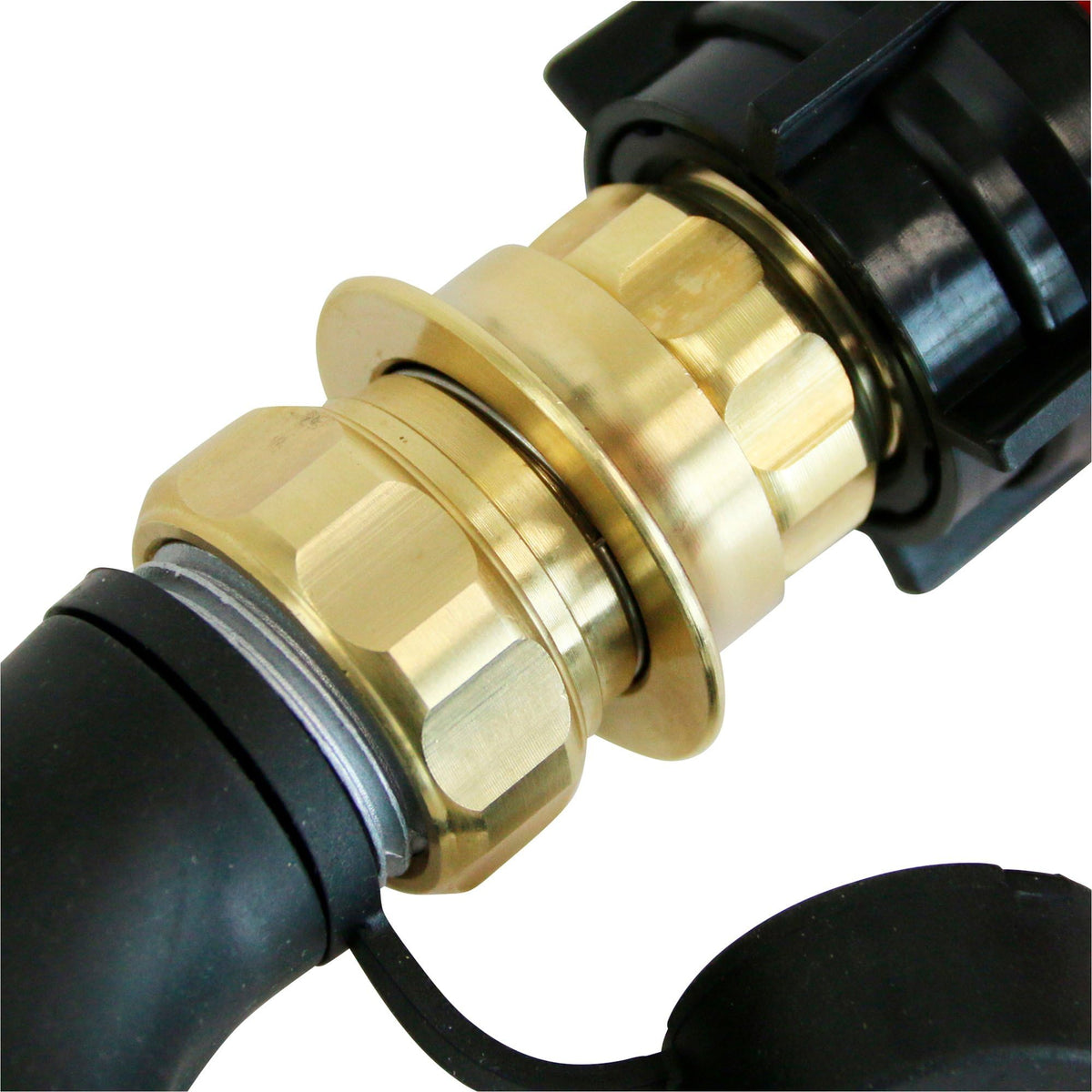 Chapin G5502 ergonomic handle reduces fatigue during long cleaning sessions.