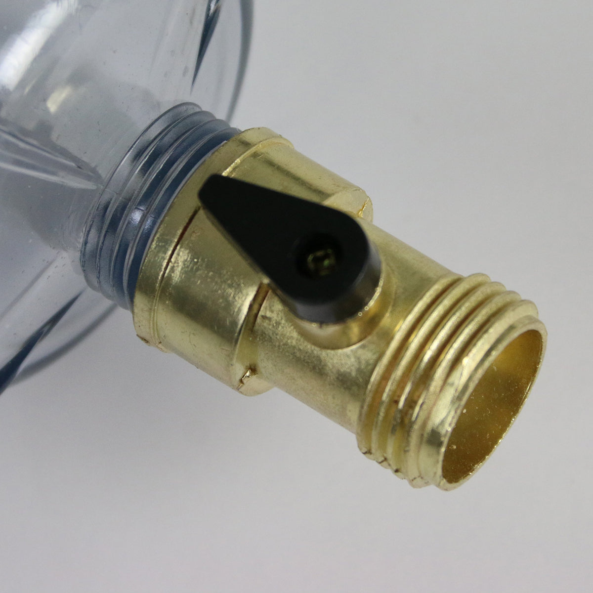 Chapin HydroFeed rigid inlet tube with filter ensures debris-free mixing.