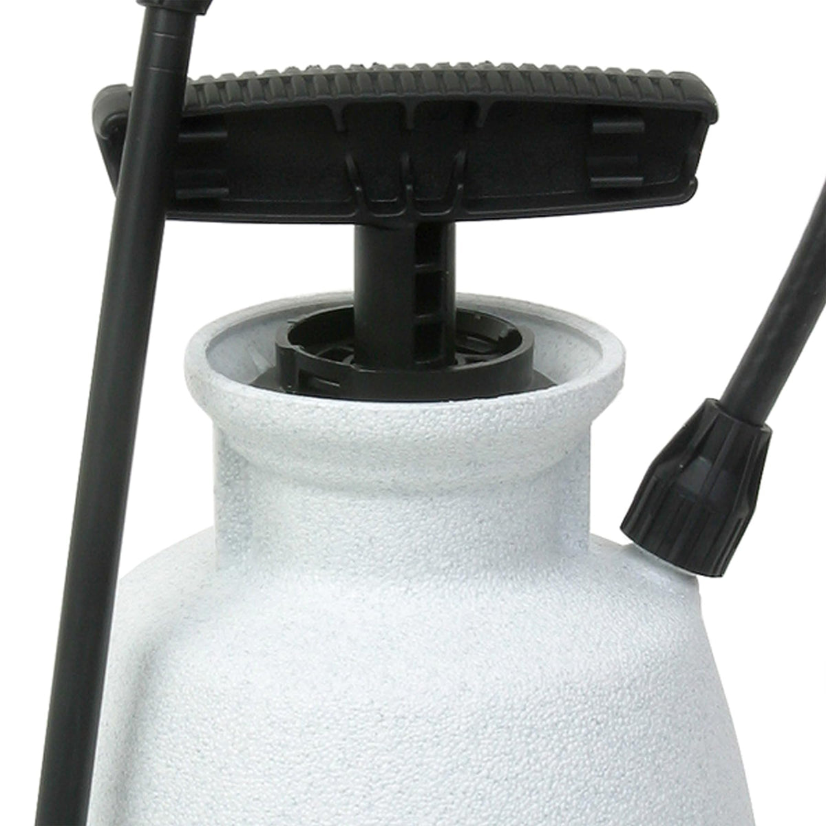 Chapin SureSpray anti-clog filter helps prevent clogs during spraying.