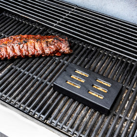 Char-Broil cast iron smoker box durable and heat-tolerant.