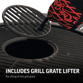 Locking lid of the AKORN Jr secures transport and heat retention.