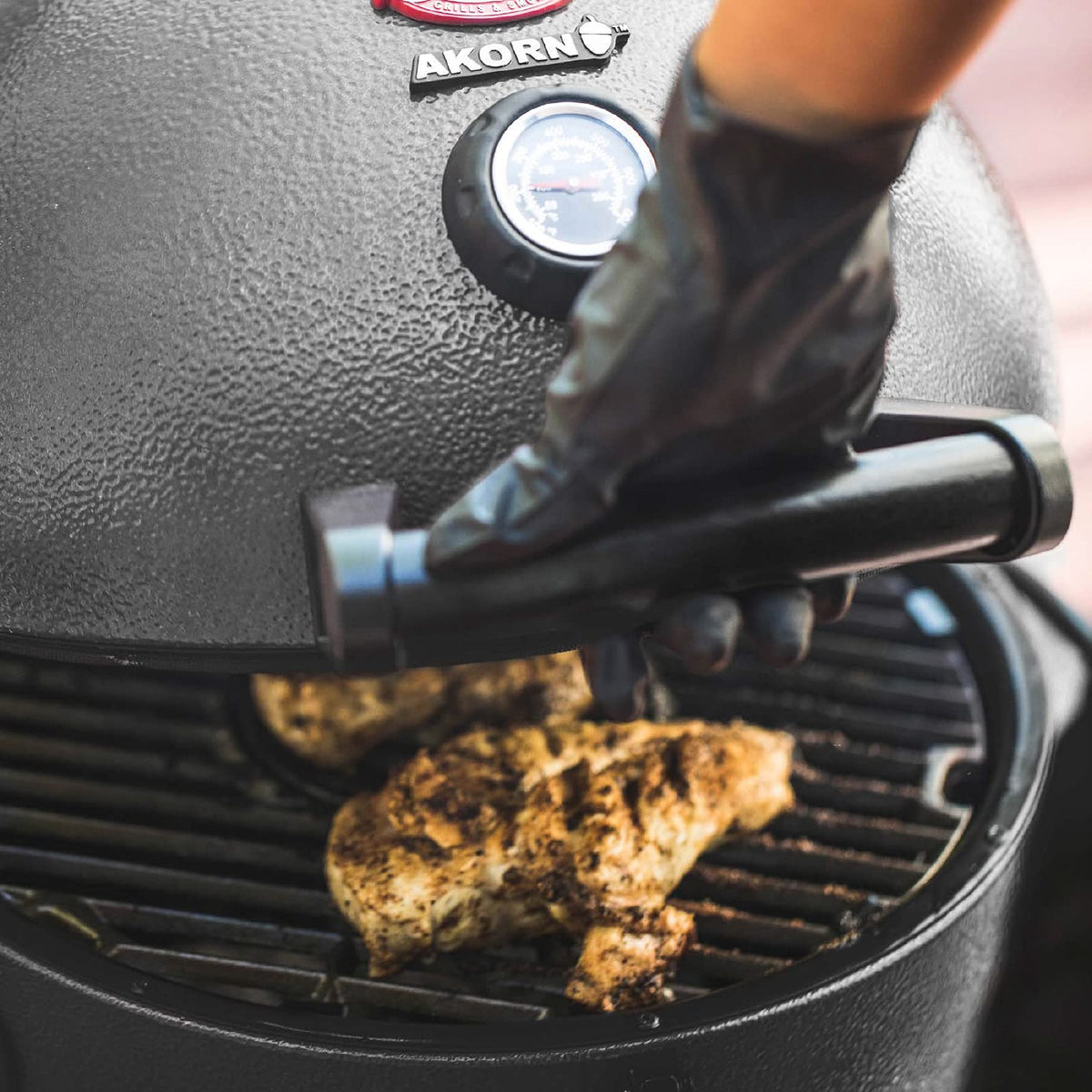Char-Griller AKORN Jr Smokin' Stone easy-clean design for durable outdoor cooking.