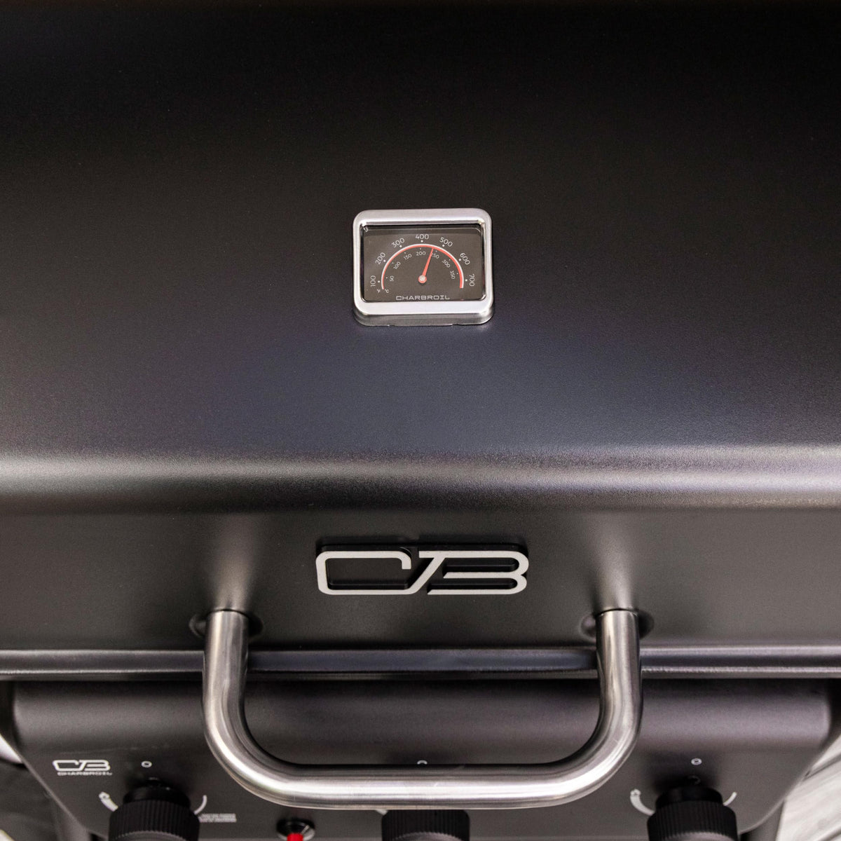 Charbroil Classic 3-Burner Grill 30,000 BTU power for powerful searing