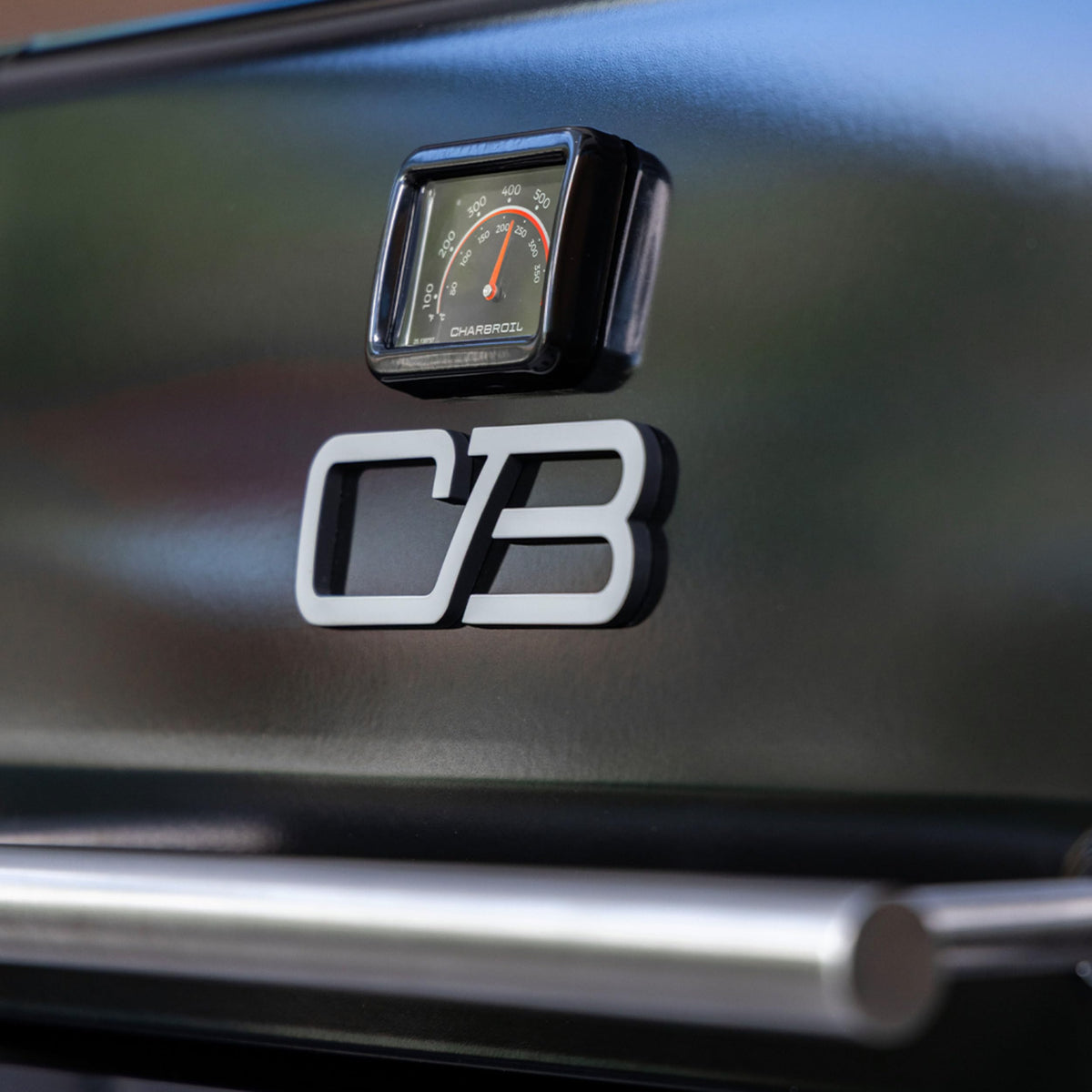 Charbroil Classic 3-Burner Grill lid thermometer helps monitor temperatures