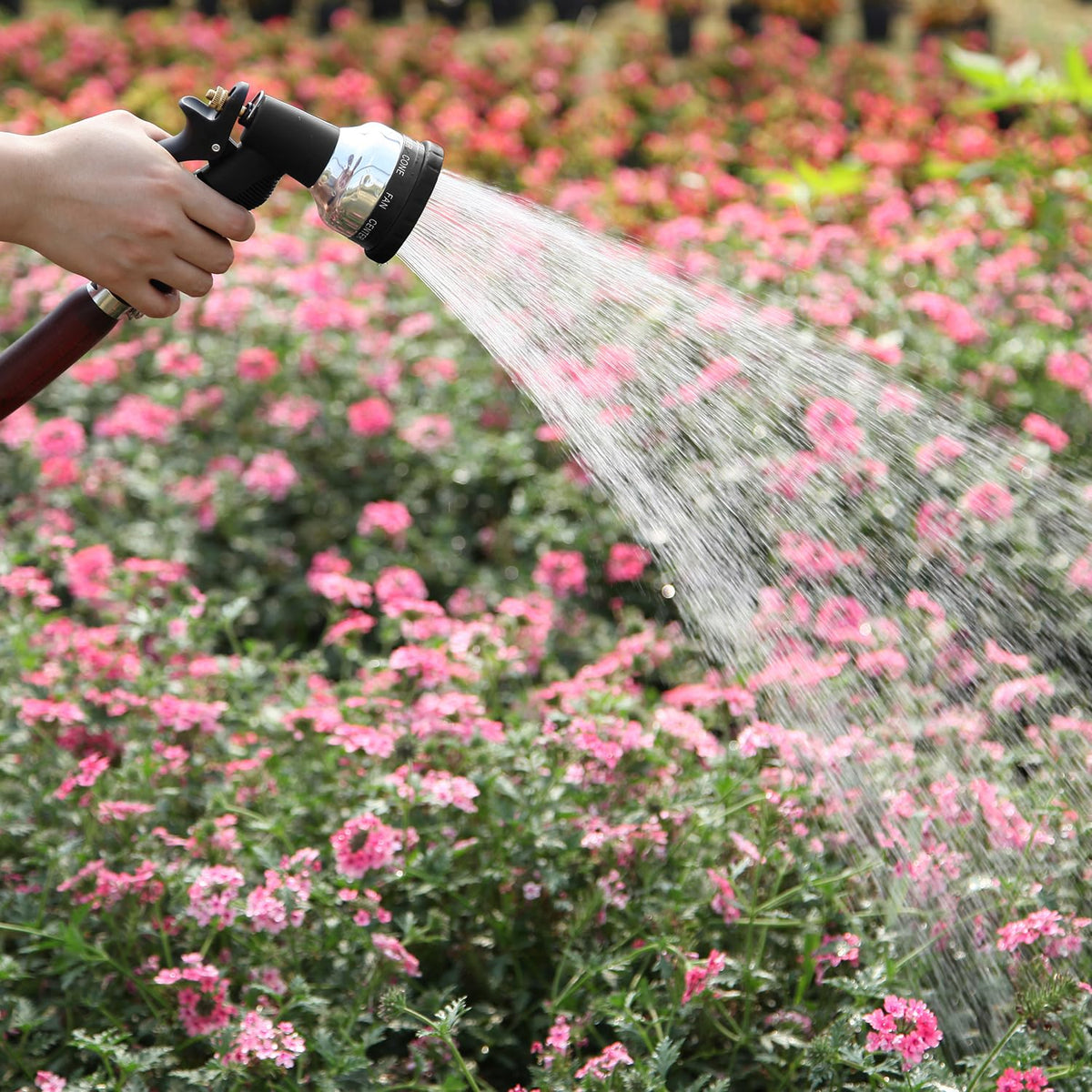 Cheerwater ergonomic grip handle prevents slipping during use.