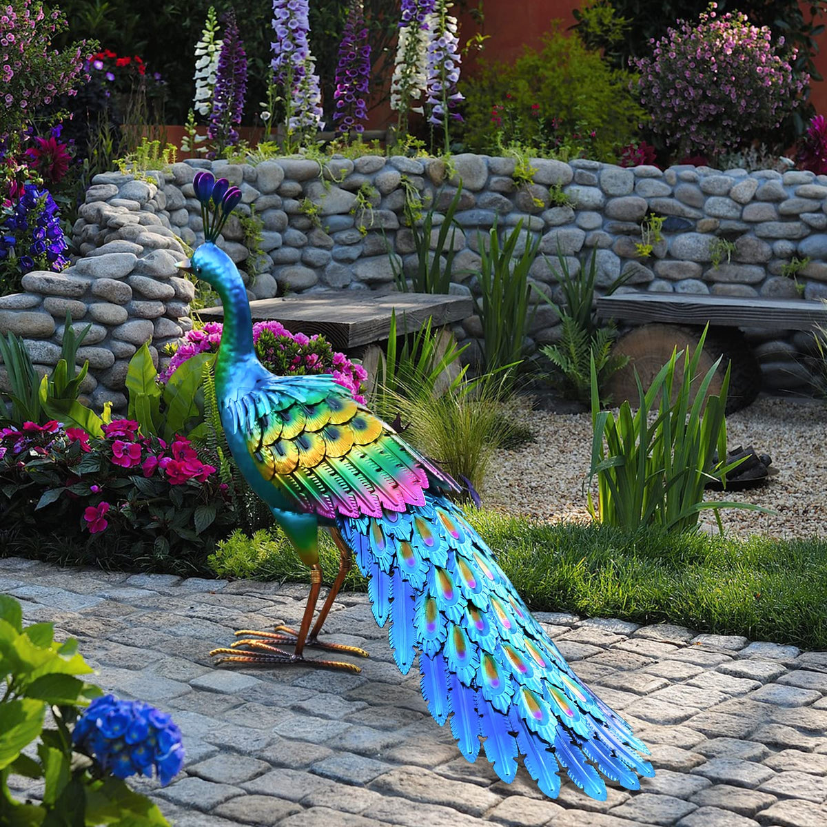 Chisheen peacock decor fits housewarmings and Christmas entryways.