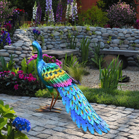 Chisheen peacock decor fits housewarmings and Christmas entryways.