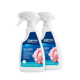 Chrysal Glory Finish bottle viewed from the front keeps cut flowers vibrant longer.