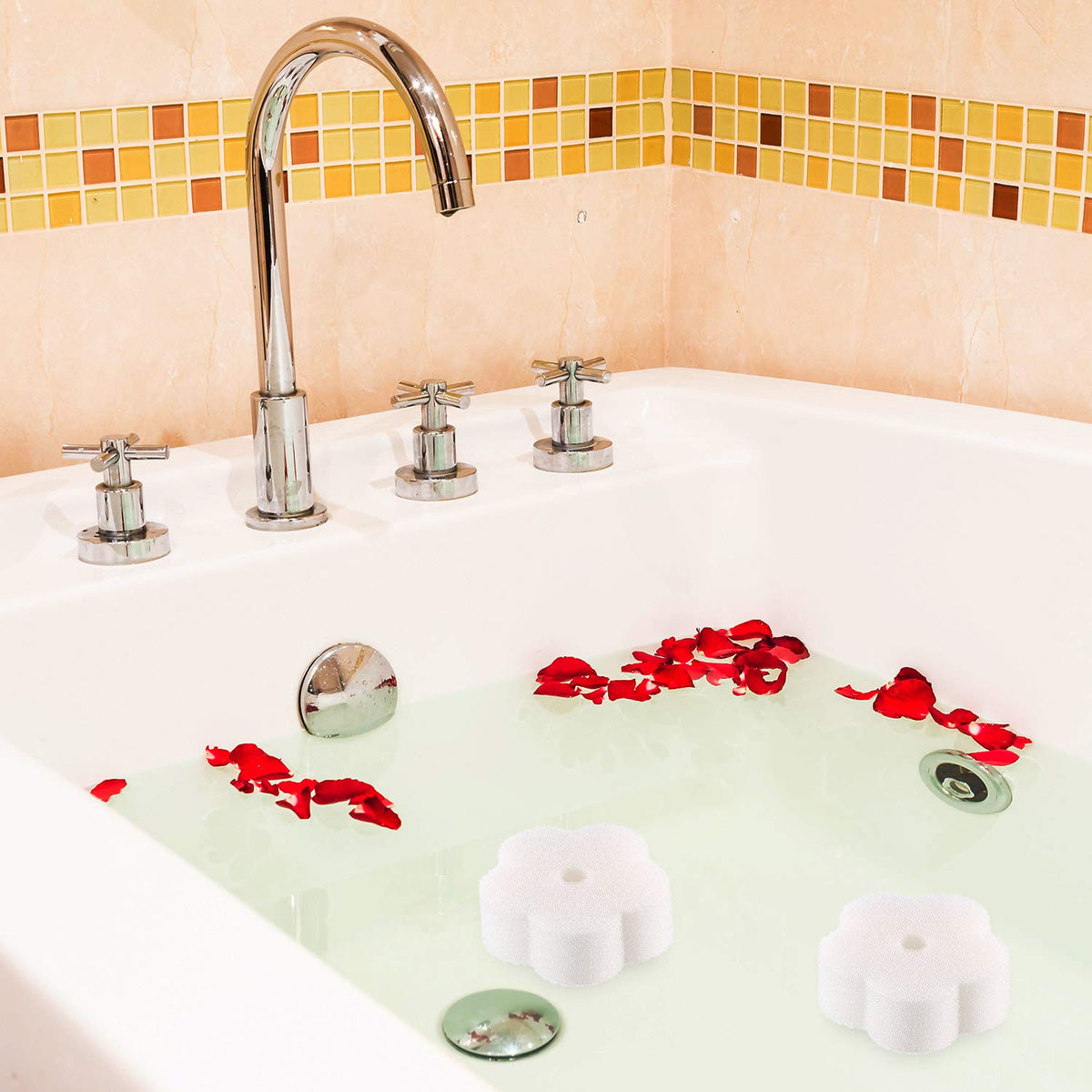 Flower-shaped sponge covers pool area for better clarity