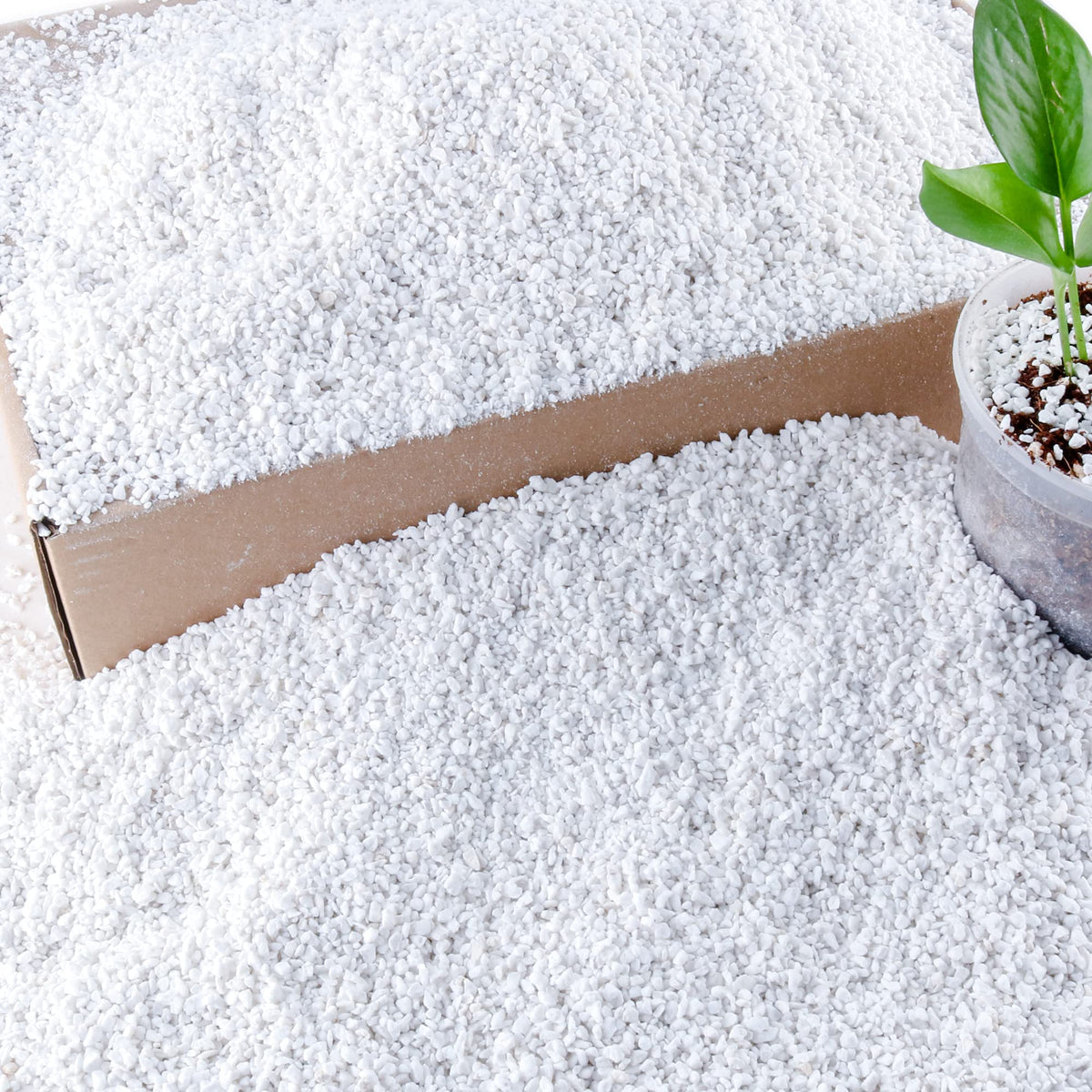 CJGQ 18 quarts perlite bag for lightweight soil amendment and drainage