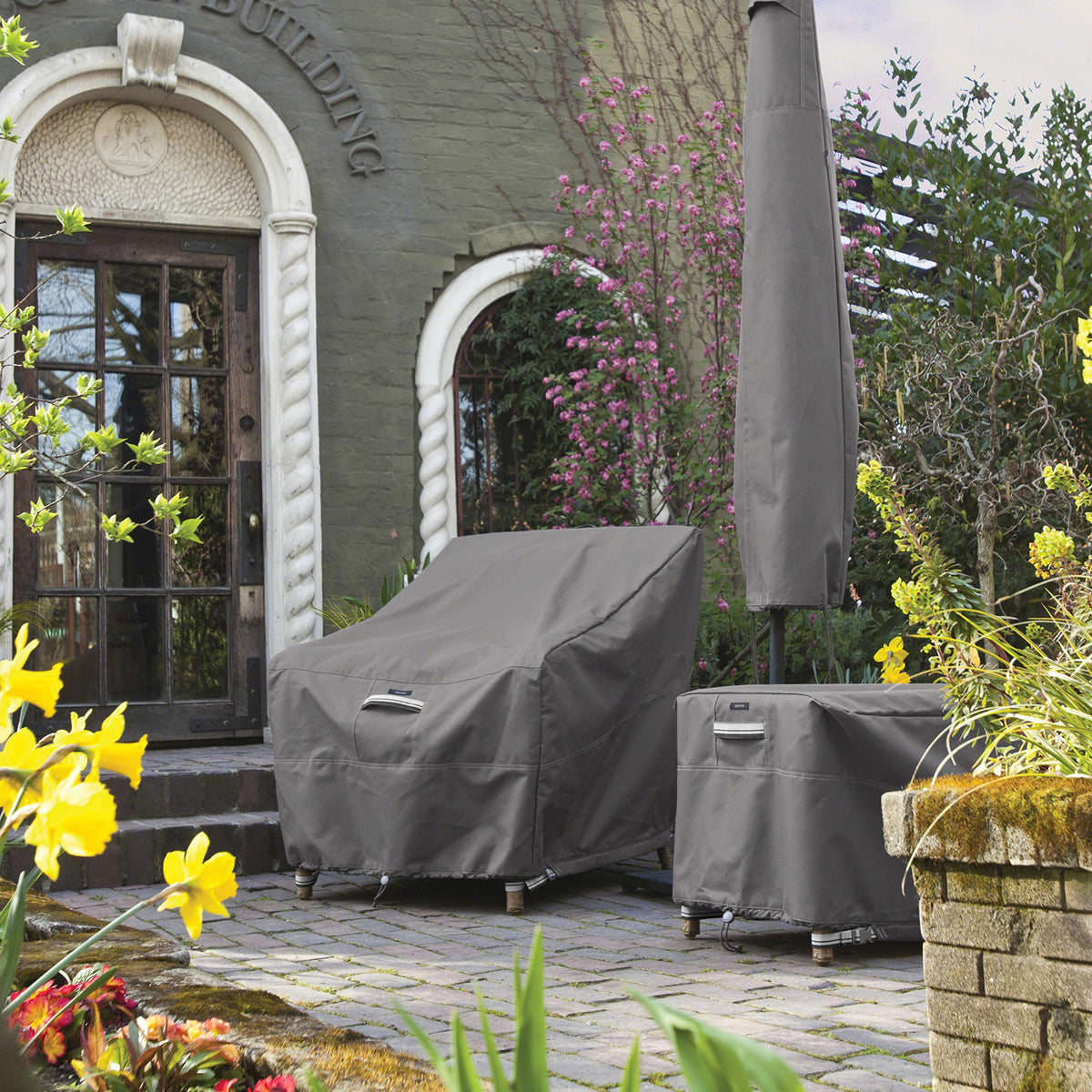 Fits Weber Genesis II and many brands for a tailored protection.