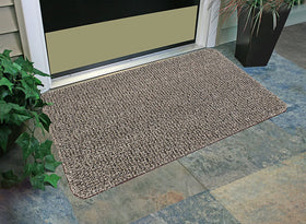 Clean Machine dirt trapper mat close-up blades gripping dirt and sand