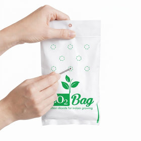 CO2BAG M hanging setup in grow tent for easy enrichment