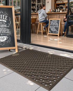 Color&Geometry easy-clean mat withstands high-pressure washing for deep cleaning.