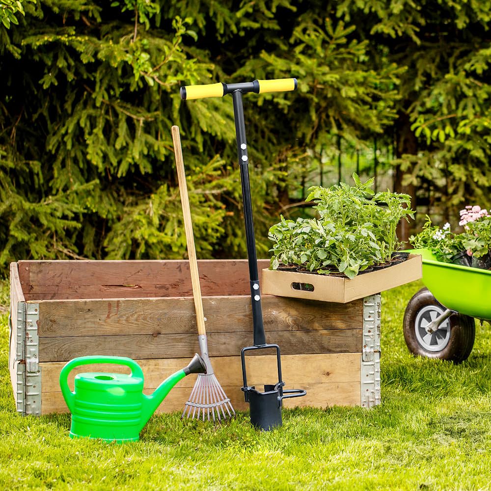 Colwelt bulb planter complements tulips and other spring bulbs