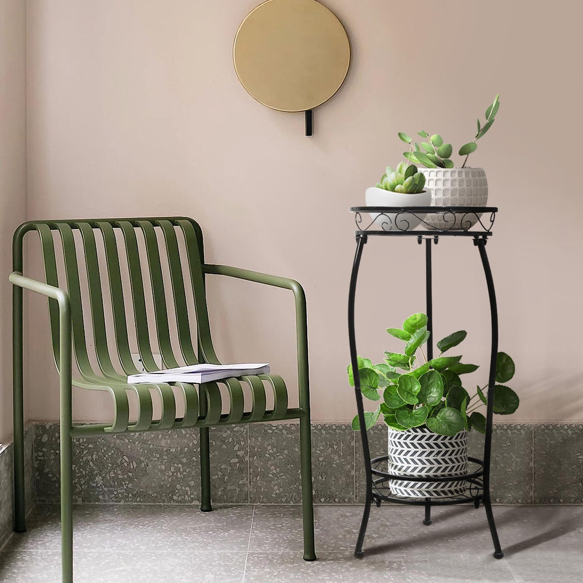 Cometofit corner display holds plants neatly in a room corner