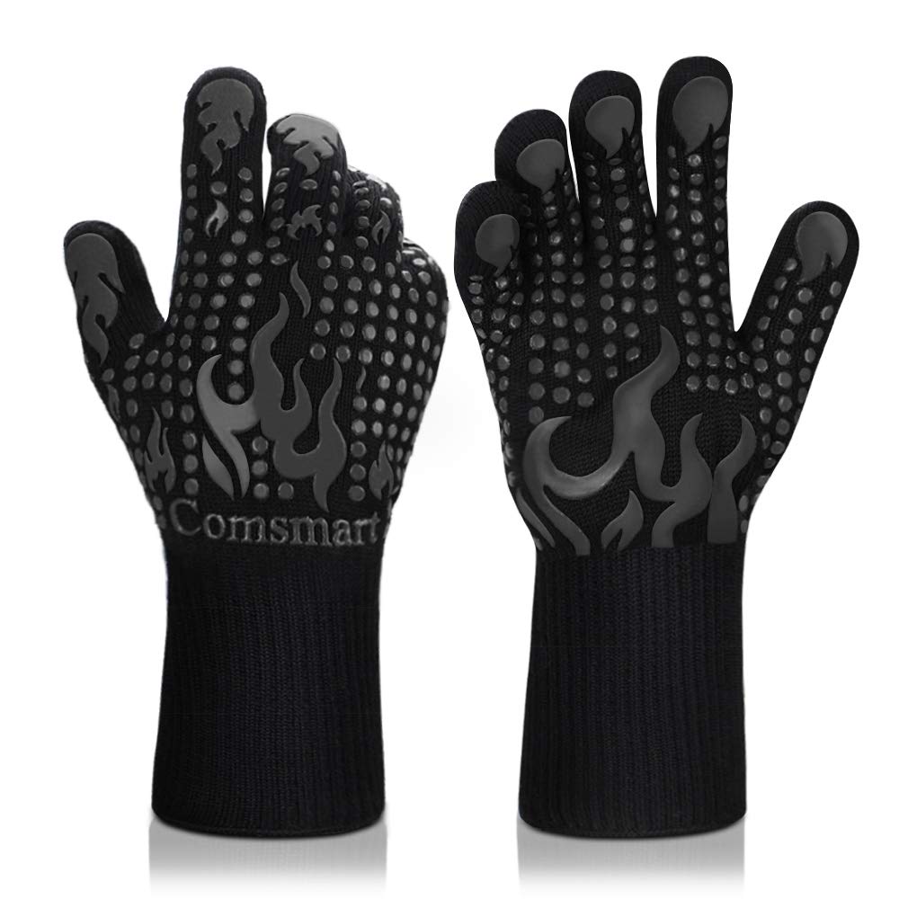 Comsmart BBQ gloves demonstrating heat resistance for high-temperature grilling