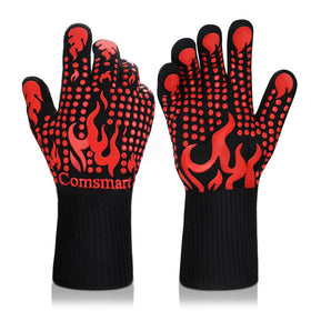 Comsmart BBQ gloves heat-resistance close-up demonstrates handling hot grills safely.