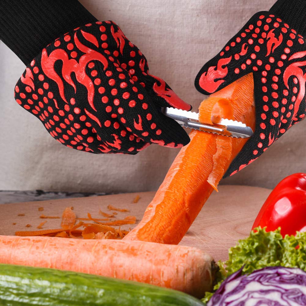 Comsmart gloves suitable for baking, grilling, and oven handling.
