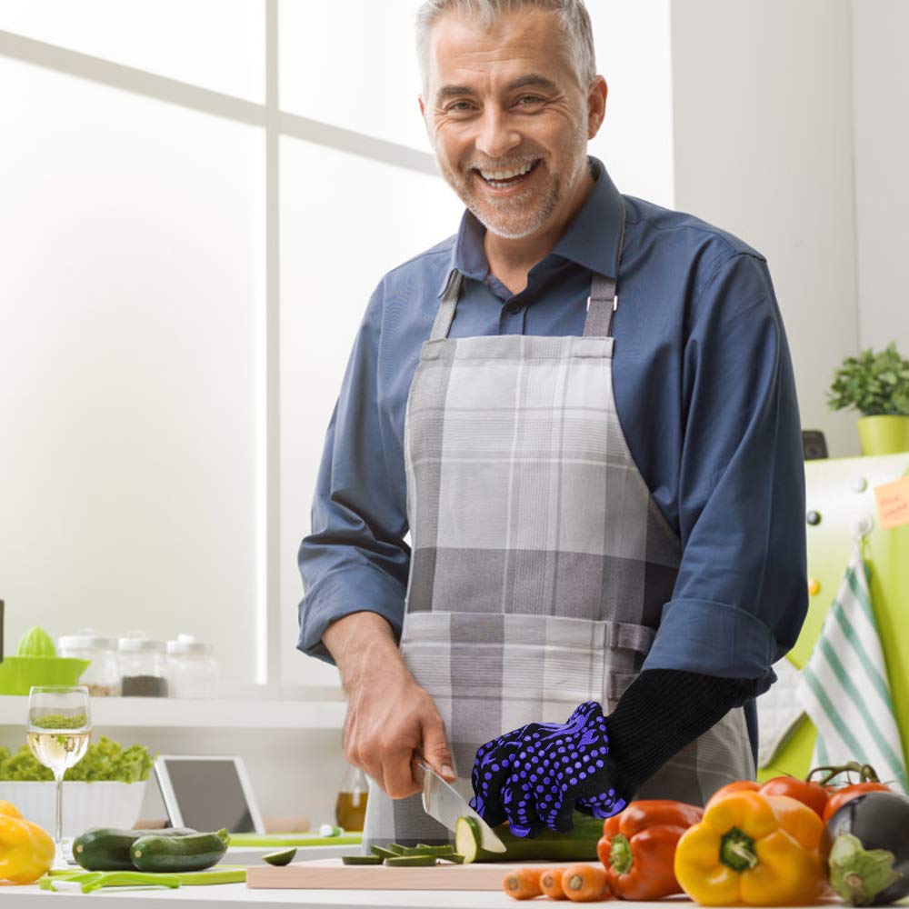 Soft polyester-cotton lining adds comfort during long cooking sessions.
