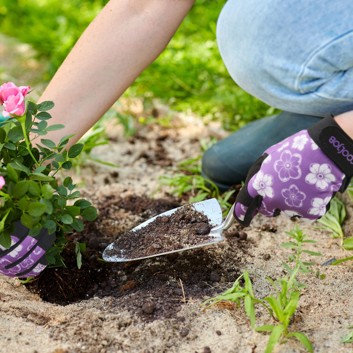 COOLJOB durable faux suede grip supports precise handling in the garden