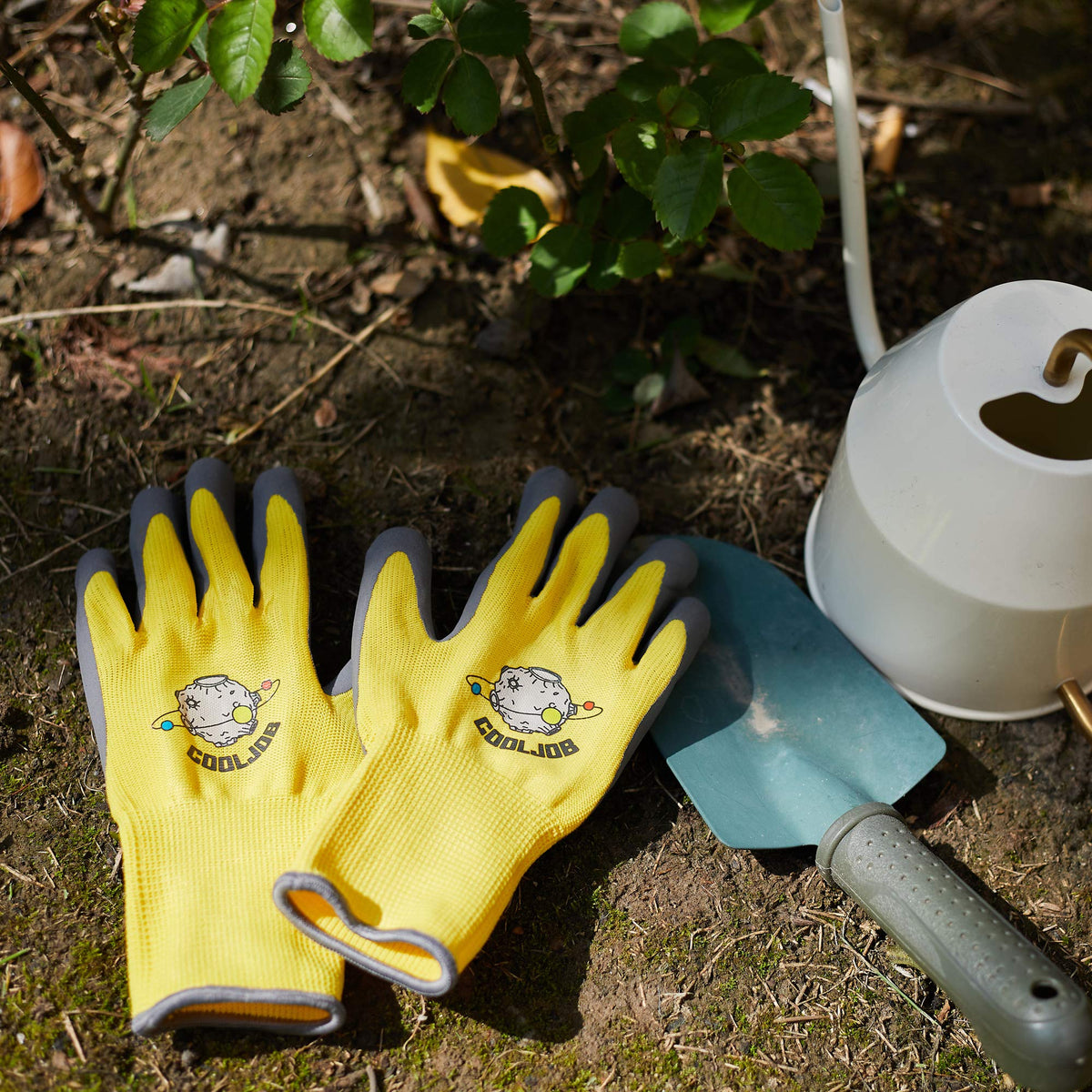 COOLJOB gloves extended cuff protecting wrists during messy weeding