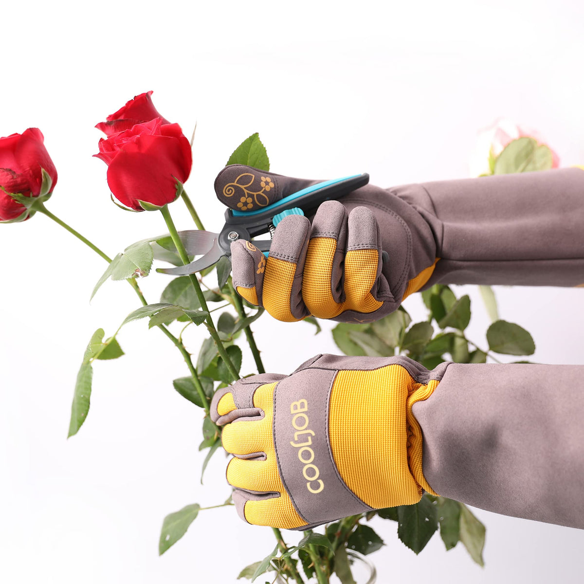 COOLJOB machine-washable garden gloves withstand daily use in busy gardens.