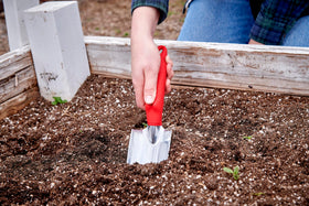 Corona Comfort Trowel blade close-up showing durable blade for easy soil penetration