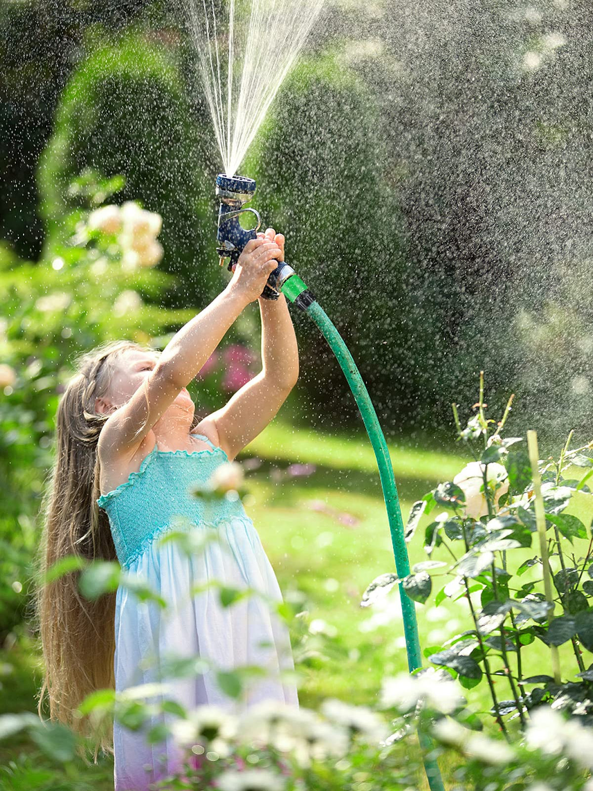 Cosweet plastic design is lightweight and rust-resistant for outdoor use.