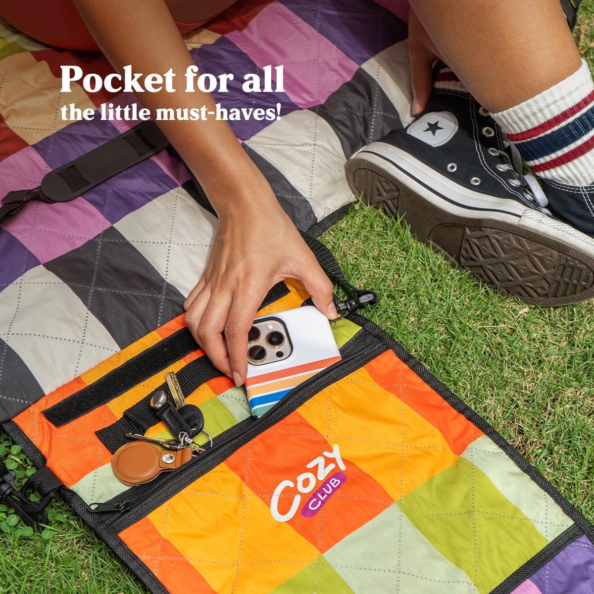 Cozy Club beach blanket keeps you dry on damp sand