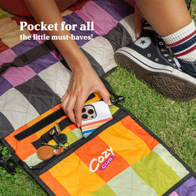 Cozy Club beach blanket keeps you dry on damp sand