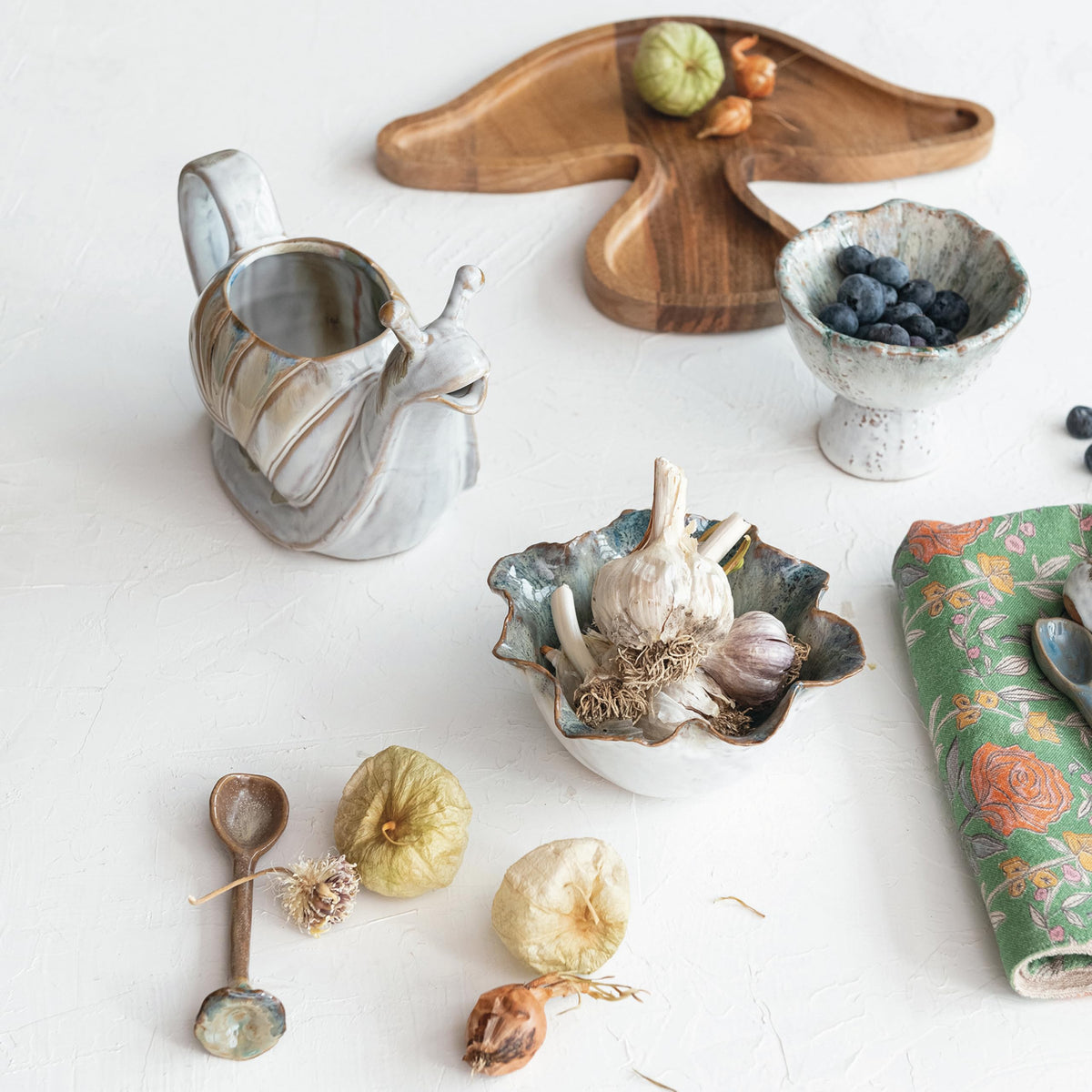 Creative Co-Op stoneware can, ergonomic handle, comfortable daily use.