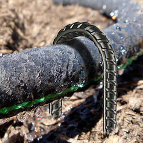 CRIZTA chisel-point end helps penetrate hard ground easily.