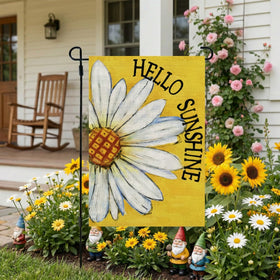 CROWNED BEAUTY Double-sided Daisy Print ensures visibility from every garden angle.