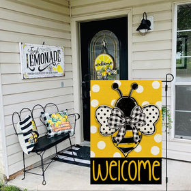 CROWNED BEAUTY garden flag double-sided printing for clear viewing from both sides.