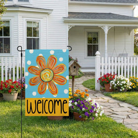 CROWNED BEAUTY double-sided visibility flag for clear design from every yard angle.