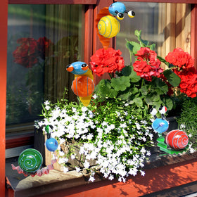Cruis Cuka four-snail set brightens outdoor garden areas