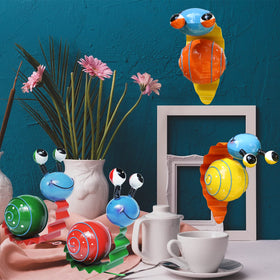 Cruis Cuka metal snail wall decor with loop for easy hanging