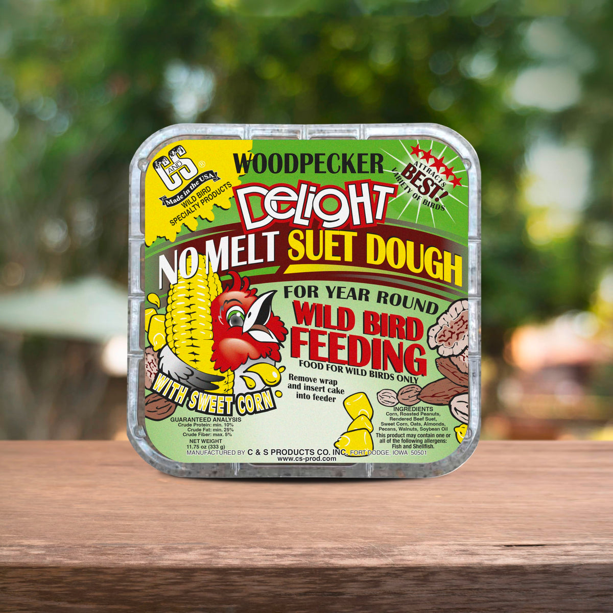 Heat-resilient suet stays solid up to 100°F for consistent feeding