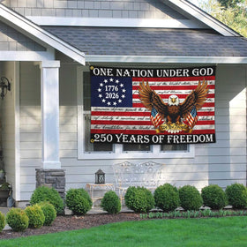 Cuiliqun 4th of July display adds patriotic ambiance outdoors.