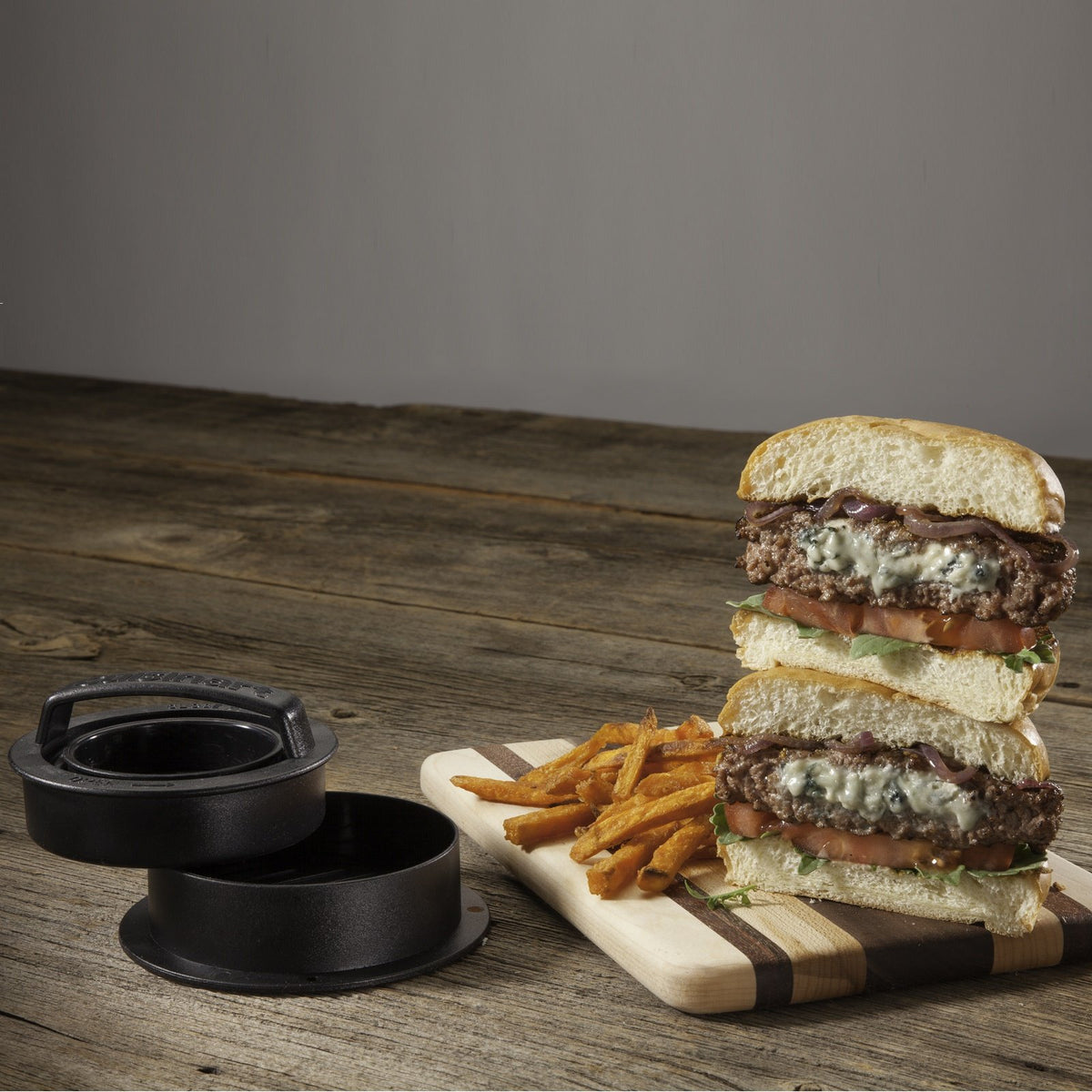 Cuisinart 3-in-1 stuffed burger press fill and seal in action.