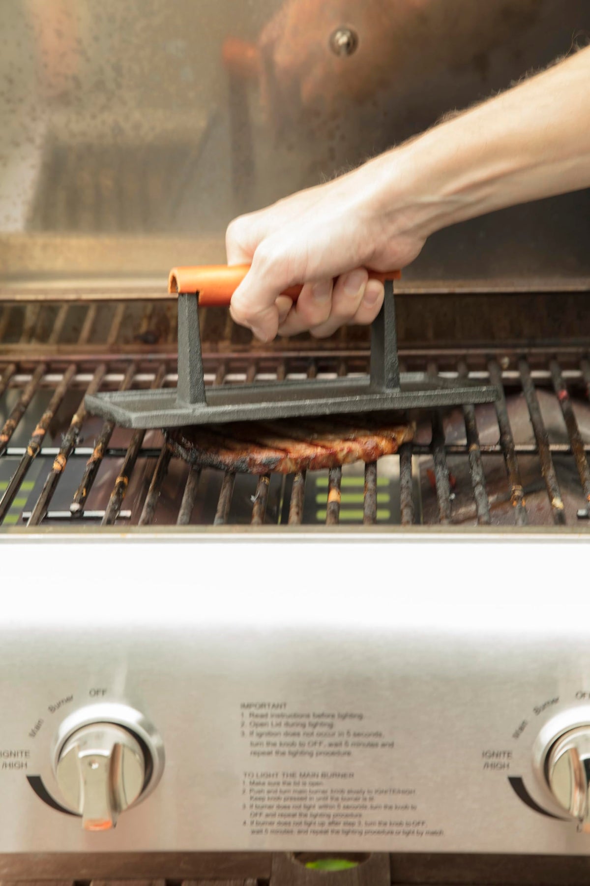 Cuisinart press searing steak with restaurant-style grill marks.