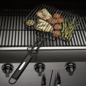 Cuisinart CNTB-422 Simply Grilling Basket angled handle enables comfortable turning for any food thickness